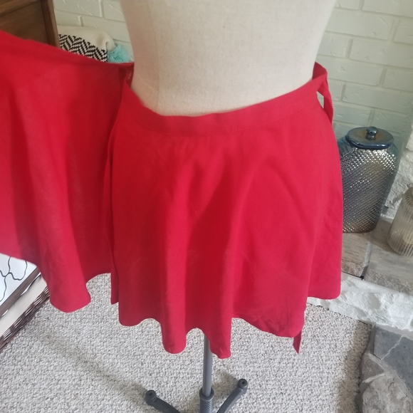 Red wrap circle skirt. - Picture 5 of 5